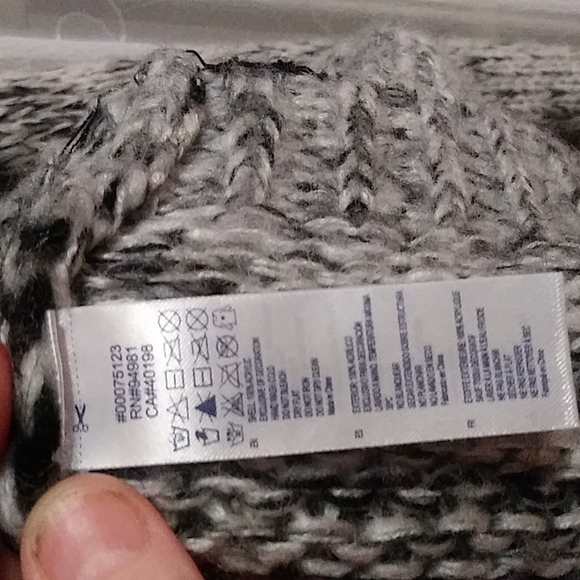 XXI Sweater 100% Arcylic - Picture 5 of 6